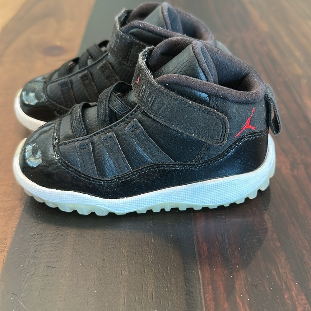 Toddler Air Jordan shoes 7C